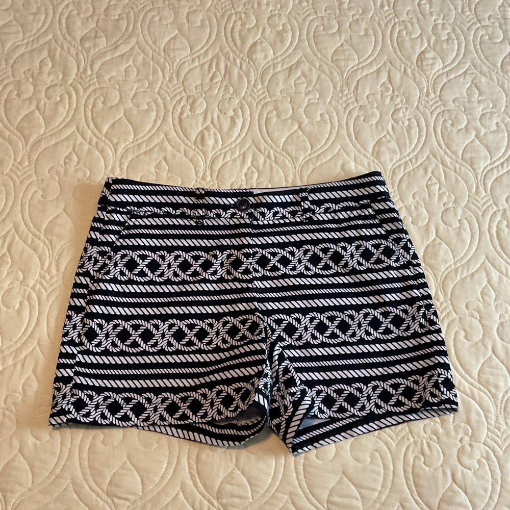 Crown & Ivy Nautical Knots Navy and White shorts, great condition, Size 6